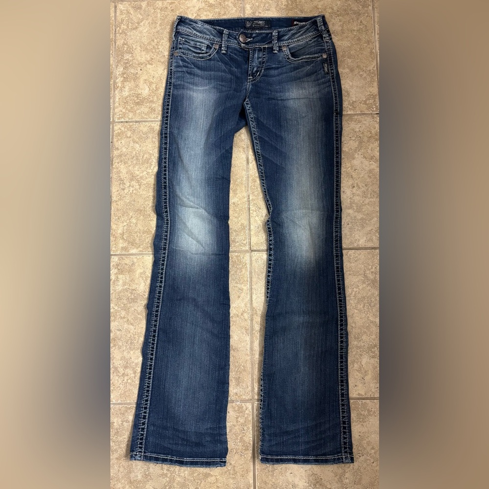 Silver tuesday jeans. Low cut. Size 29 x 35 long.